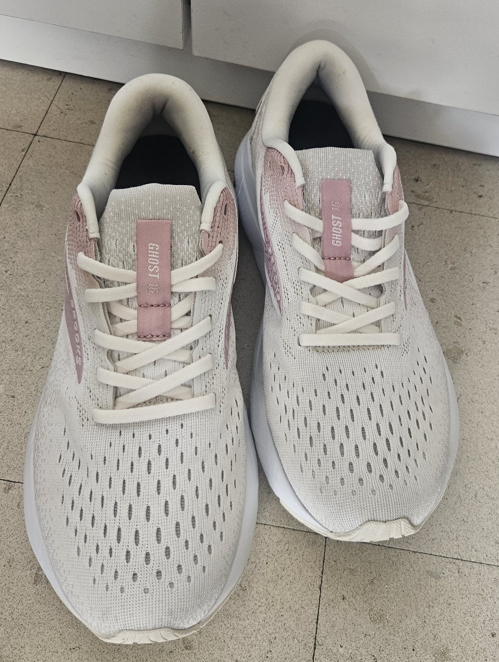 Ghost 13 Lightweight Women’s Running Shoes - White & Pink - Size 9.5